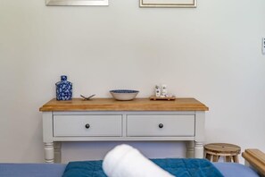 4 bedrooms, desk, iron/ironing board, travel cot
