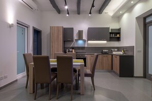 特色公寓 | 起居區 | 42-吋LED 液晶電視，提供衛星頻道