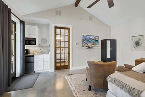 6 habitaciones, tabla de planchar con plancha y wifi gratis 