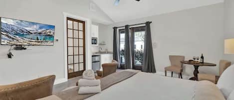 6 bedrooms, iron/ironing board, free WiFi, bed sheets