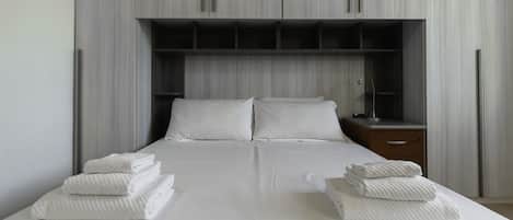 Apartment (2 Bedrooms) | 2 Schlafzimmer, laptopgeeigneter Arbeitsplatz, Bügeleisen/Bügelbrett