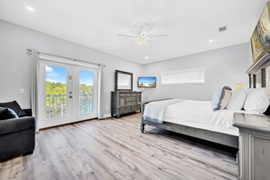 6 多间卧室、熨斗/熨衣板、免费 WiFi、床单