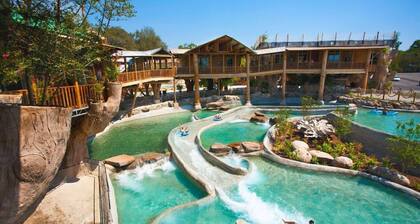 River-Schlitterbahn Cozy Bungalow With Hot Tub