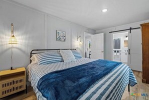 3 chambres, fer et planche à repasser, lit parapluie, Wi-Fi gratuit