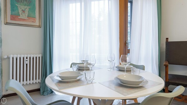 Interior - Uguzzone 21 (Milan)