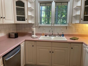 Fridge, microwave, oven, stovetop - 3 bedroom, 2 bath home less than a mile from The Masters! (Augusta)