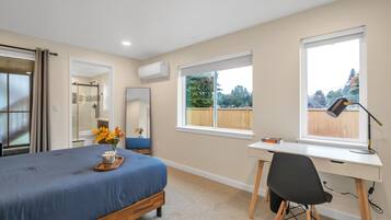 Duplex - 2 sovrum | 2 sovrum, skrivbord, arbetsyta för laptop och strykjärn/strykbräda