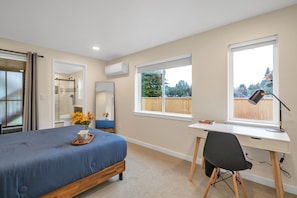 Duplex, 2 quartos | 2 quartos, escrivaninha, espaço de trabalho para notebook