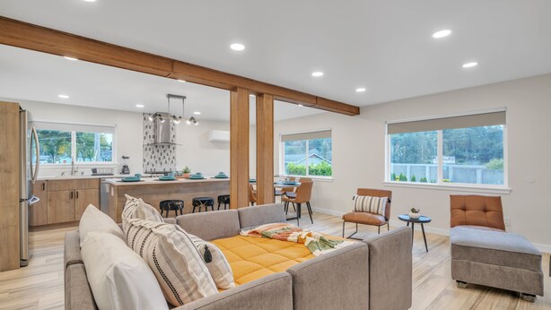 A modern living room with a sofa, a dining area, and a kitchen. - Pacific Northwest Retreat Duplex 3min from Seattle by RedAwning (Tukwila)