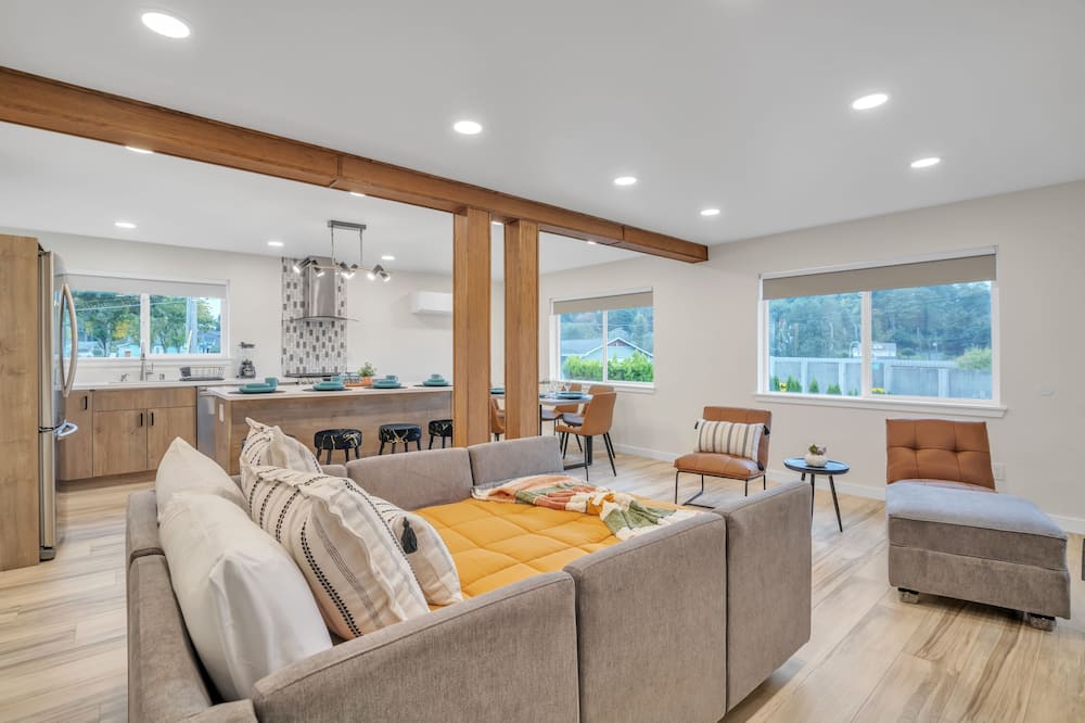 Pacific Northwest Retreat Duplex 3min from Seattle by RedAwning