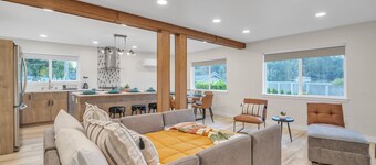 Pacific Northwest Retreat Duplex 3min from Seattle by RedAwning