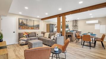 Duplex - 2 sovrum | Vardagsrum | Smart-tv och streamingtjänster