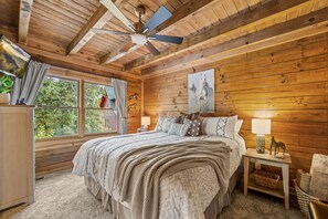 2 bedrooms, desk, travel cot, free WiFi - *Relaxing 2BDR Getaway! HOT TUB + Arcade + XBox* (Sevierville)