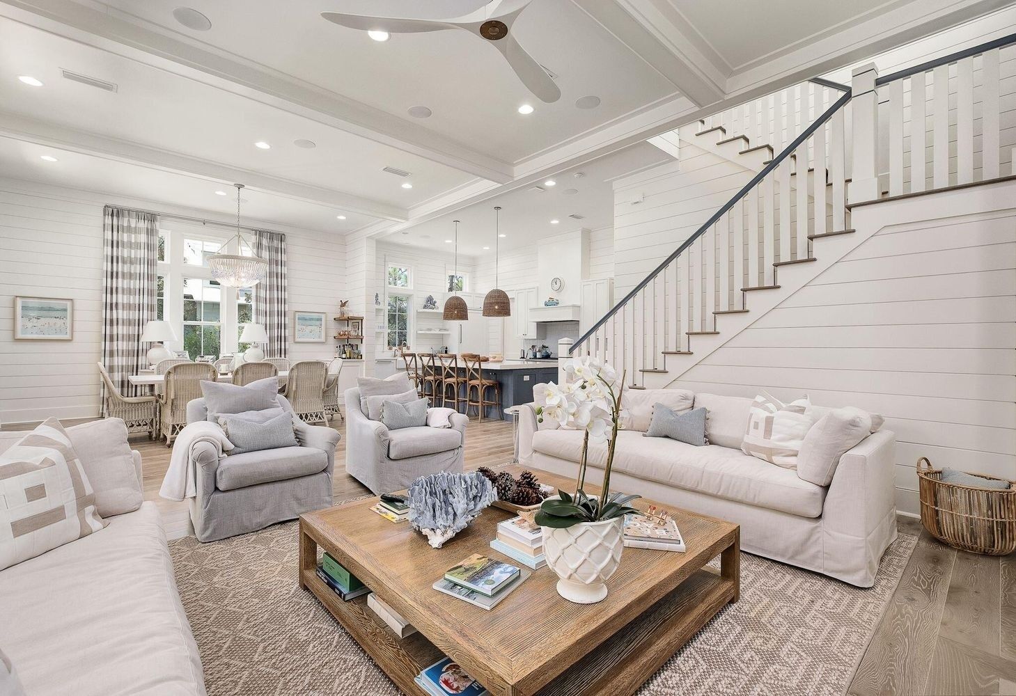 House, 5 Bedrooms | Living area