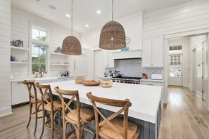 House, 5 Bedrooms | Private kitchen | Fridge, oven, coffee/tea maker, toaster - 17 Bluestem Lane 5 Bedroom Home by RedAwning (Santa Rosa Beach)