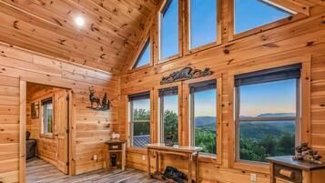 Cabin, 5 Bedrooms | Interior