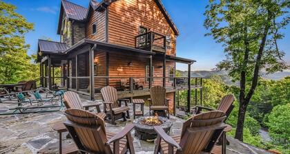Lazy Bear Lodge 5 Bedroom Cabin by RedAwning