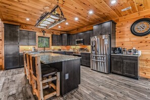 Cabaña, 5 habitaciones | Cocina privada | Refrigerador, horno, cafetera y tetera y tostadora 