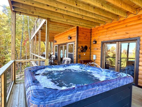 Lazy Bear Lodge 5 Bedroom Cabin by RedAwning