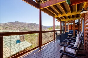 Cabaña, 3 habitaciones | Restaurante al aire libre