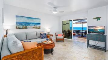 Condo, 2 Bedrooms | Living area