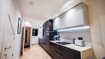 Deluxe House | Private kitchen | Coffee/tea maker, electric kettle, dining tables