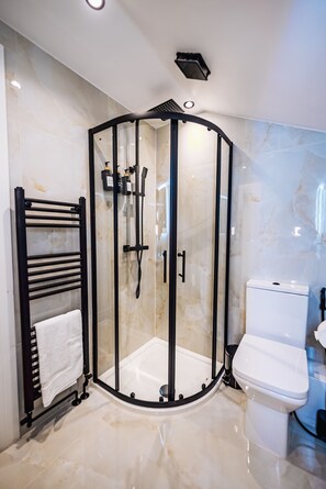 Douche hydromassante, serviettes fournies