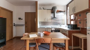 Fridge, microwave, oven, stovetop - Veneto 10B (Cassina de' Pecchi)
