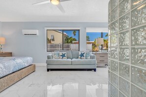 4 habitaciones, tabla de planchar con plancha, wifi y ropa de cama