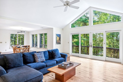 Highland Ridge House with Game Room & Large Deck