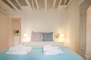 No Beginning, No End Apartment (5C) | 1 dormitorio, espacio para trabajar con un portátil, cortinas opacas