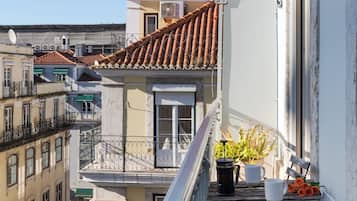 Layering of Stories Apartment (4A) | Balkong