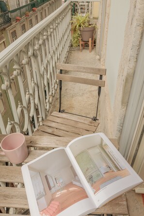 Frescos Paintings Apartment (4C) | ลานระเบียง/นอกชาน