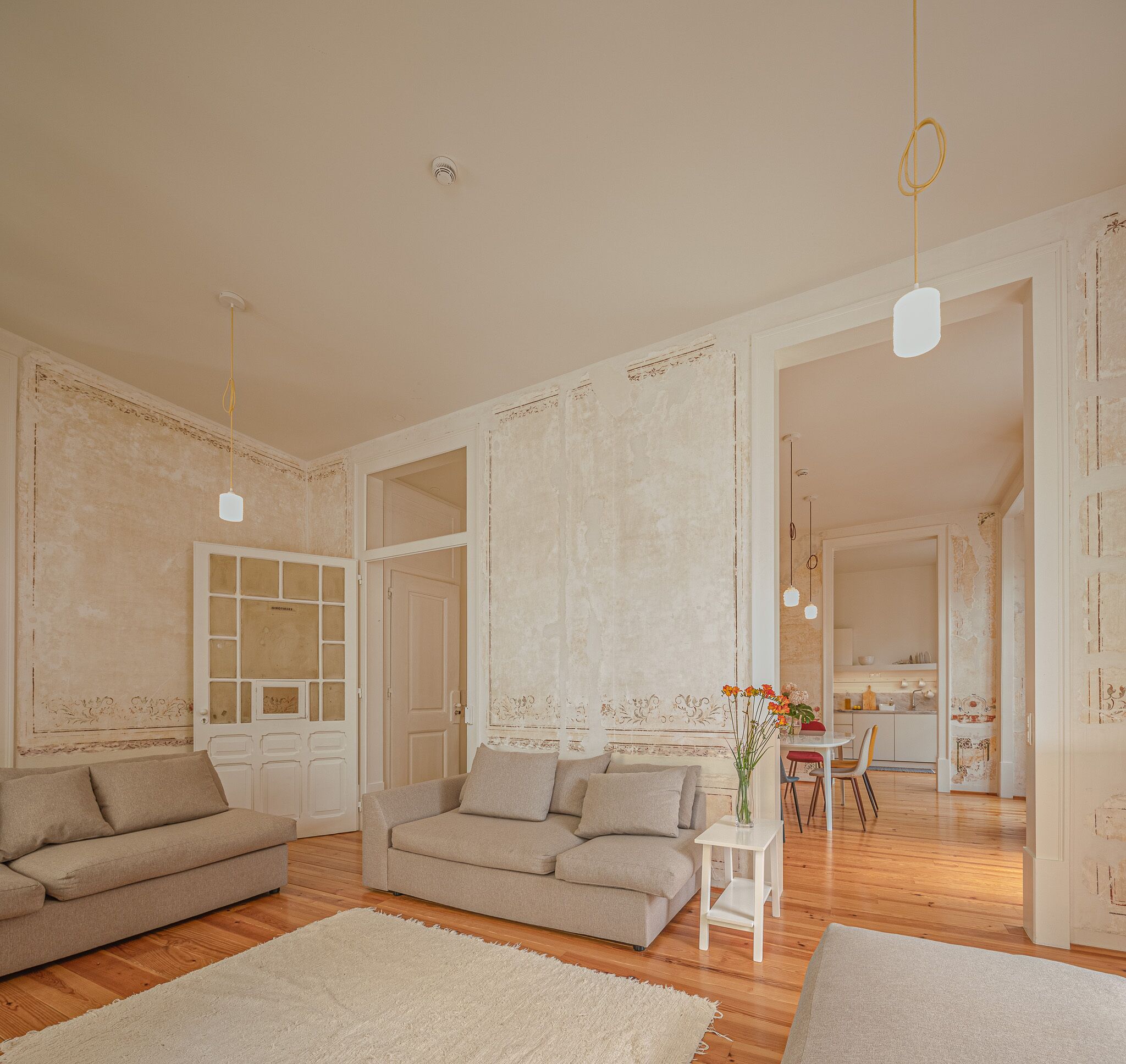 Linden Trees  Duplex Apartment (1A) | Living area | 32-inch Smart TV with digital channels, books