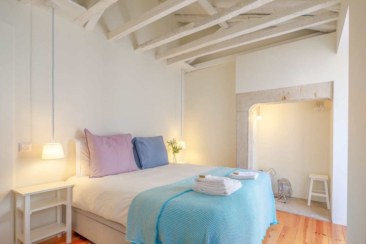 No Beginning, No End Apartment (5C) | 1 bedroom, laptop workspace, blackout drapes, iron/ironing board