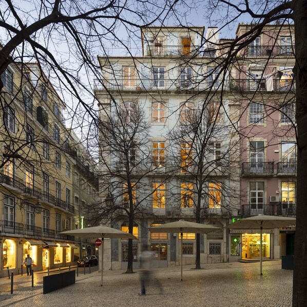 Front of property - Antiga Casa Pessoa (Lisbon)