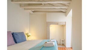 No Beginning, No End Apartment (5C) | Laptopgeeigneter Arbeitsplatz, Verdunkelungsvorhänge, kostenloses WLAN