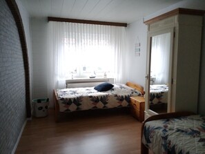 2 chambres, fer et planche à repasser, lit parapluie, Wi-Fi