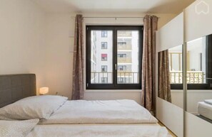 1 chambre, fer et planche à repasser, lit parapluie, Wi-Fi