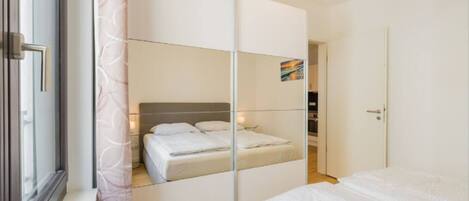 1 slaapkamer, een strijkplank/strijkijzer, reisbedje, wifi