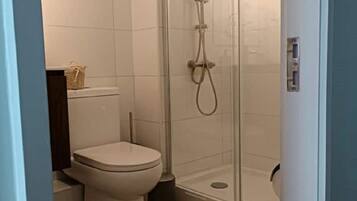 毛巾、肥皂、卫生纸