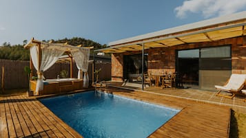 Honeymoon villa | Lakens van Egyptisch katoen, luxe beddengoed, een bureau