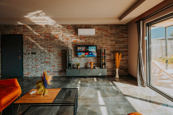 Honeymoon Villa | Egyptian cotton sheets, premium bedding, desk, blackout drapes - Inn House Ölüdeniz (Fethiye)