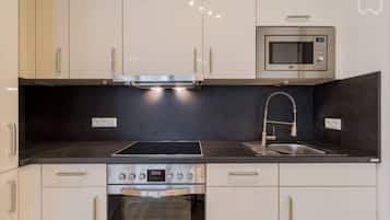 冰箱、微波炉、烤箱、炉灶