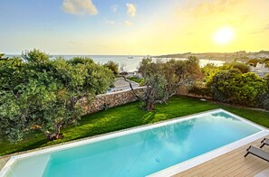 A heated pool - 5-star dream villa, beach access, pool, jacuzzi (Marina di Felloniche)