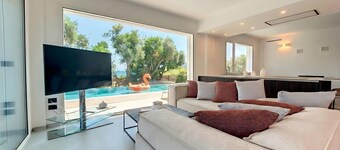 5-star dream villa, beach access, pool, jacuzzi