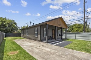 Front of property - Foundry Place | Houston (Houston)