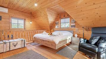 Family Chalet, Multiple Bedrooms, Mountainside (Log Cabin Forest Fairy) | 1 bedroom, in-room safe, laptop workspace, free WiFi