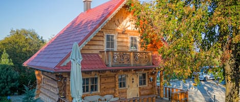 Chalet familiar, varias habitaciones, junto a la montaña (Log Cabin Forest Fairy) | Exterior