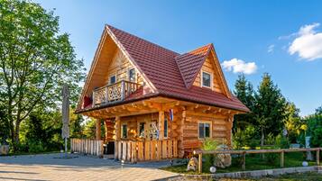 Family Chalet, Multiple Bedrooms, Mountainside (Log Cabin Native) | Exterior